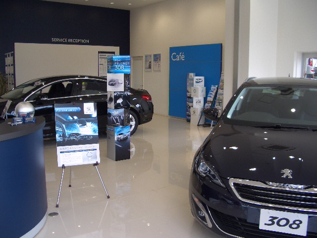 展示車入れ替え