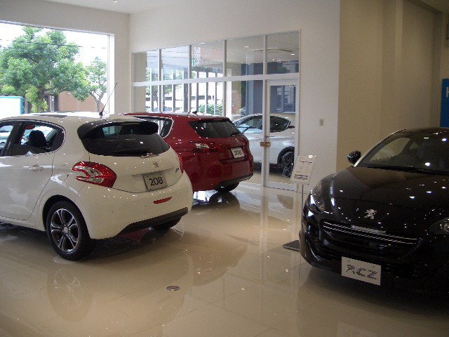 展示車入れ替え