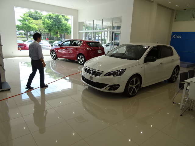 展示車入れ替え