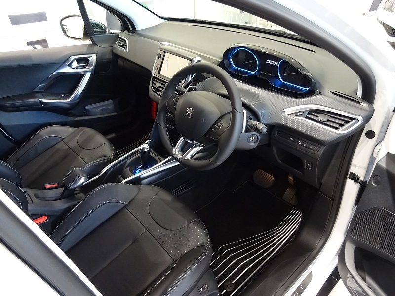 展示車入れ替え