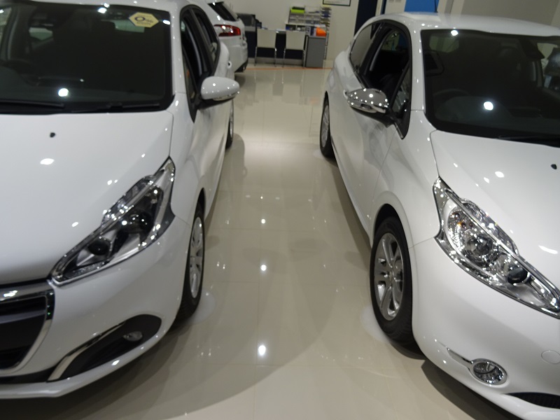 展示車入れ替え