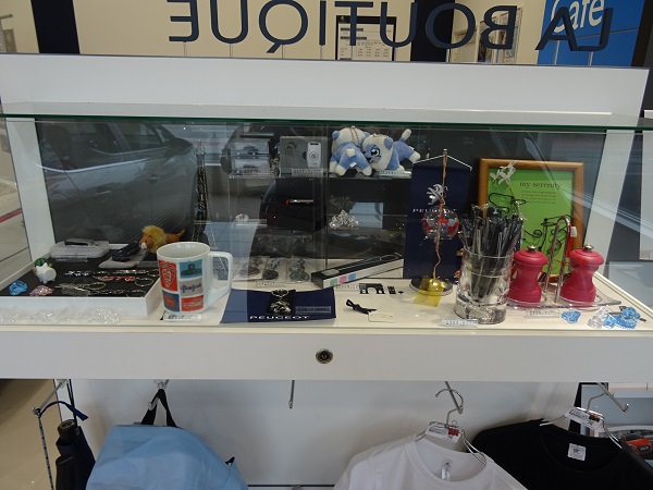 ブティック模様替え