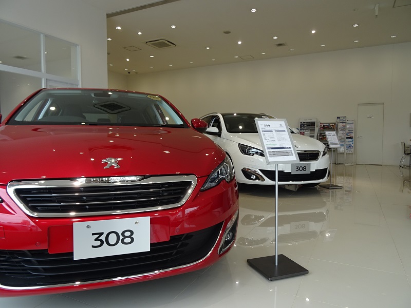 展示車入れ替え