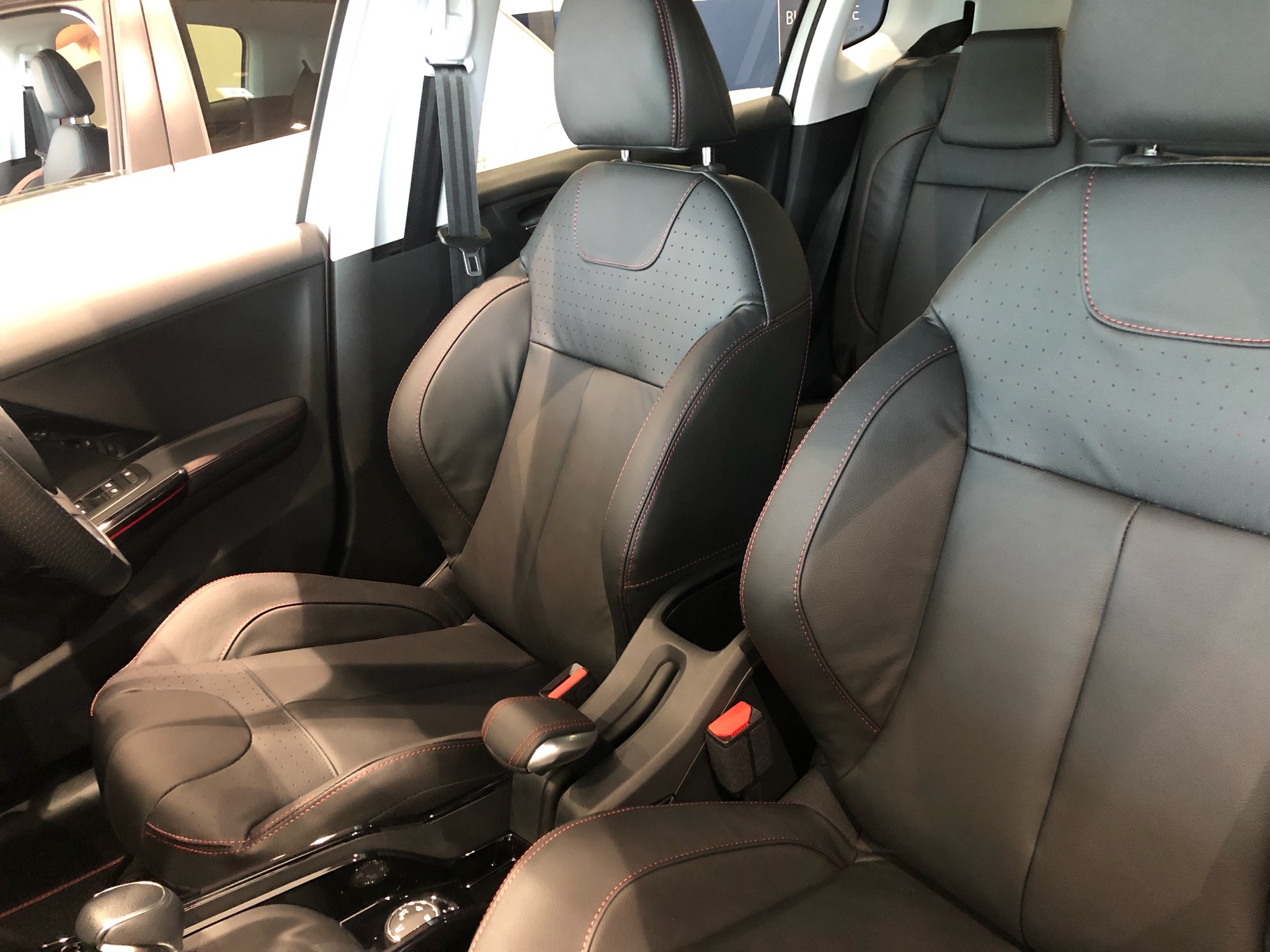 展示車入れ替え