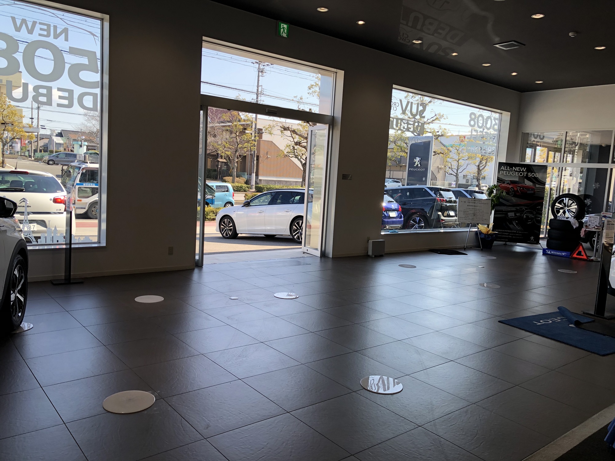 ショールーム展示車入れ替え時