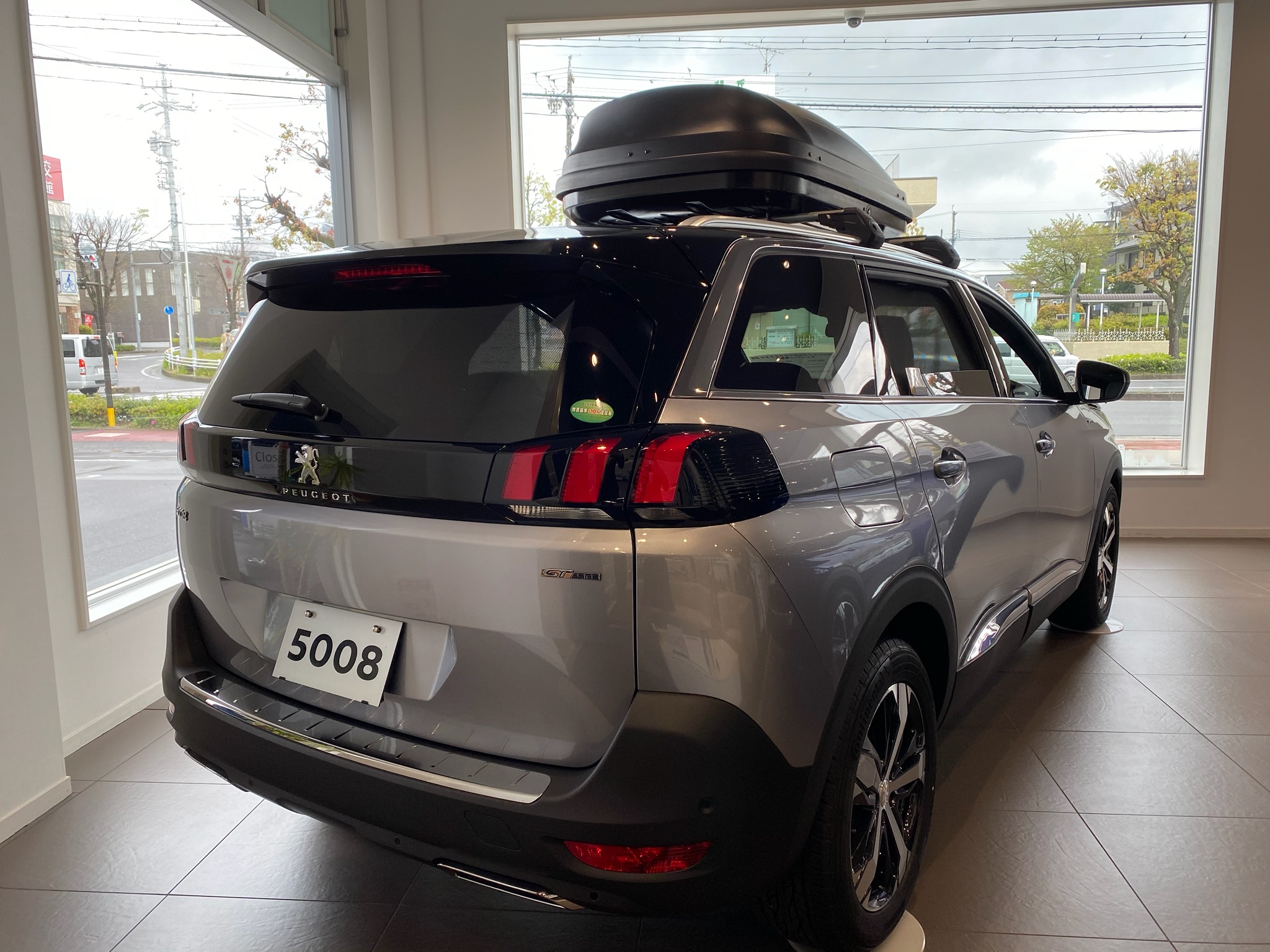 展示車入れ替え