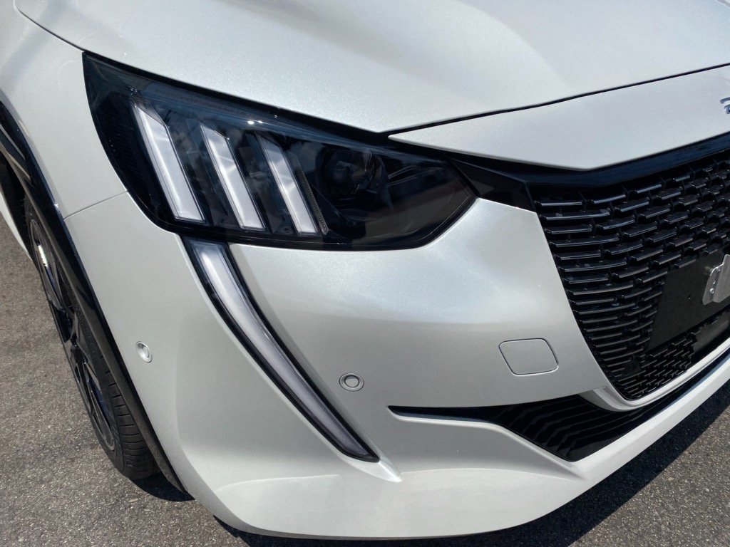 NEW208 試乗車案内