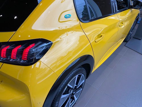 展示車入れ替え