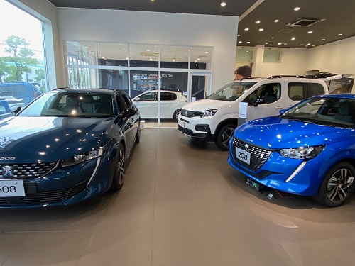 展示車入れ替え