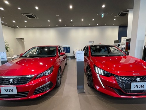 赤色が２台🚗