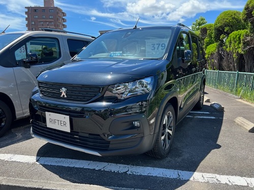 高年式走行距離極少車あります☆