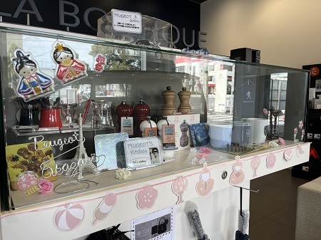 ショールームがお雛様仕様に！