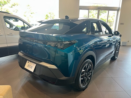 展示車入れ替え～NEW3008～