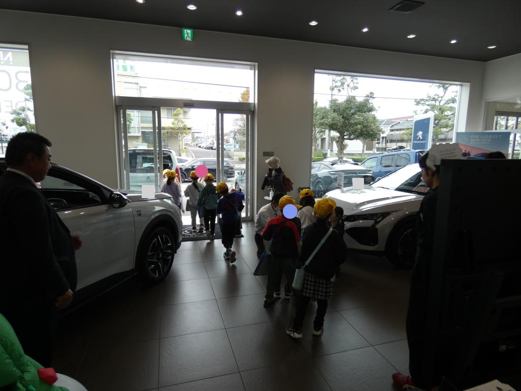 地域の小学生の皆さんが見学に来てくださいました♪