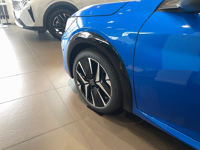 208｜コンパクトでしなやか